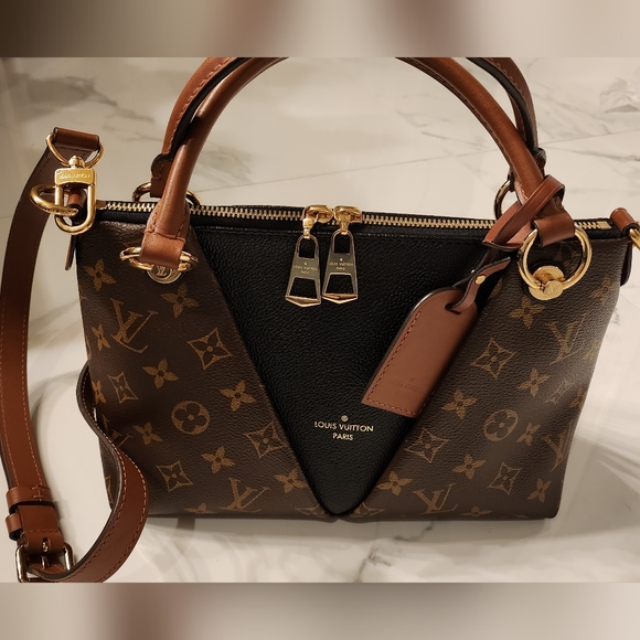 Louis Vuitton Handbags - Gorgeous Authentic Louis Vuitton V Tote BB